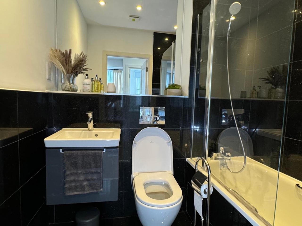 Luxury 2 Bedroom Apartment In Central Croydon With Free Parking ภายนอก รูปภาพ